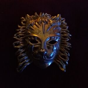 Lion Face Metal Mask Brooch in Antique Gold Tone